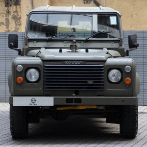 Land Rover Defender 110 UK1112 02