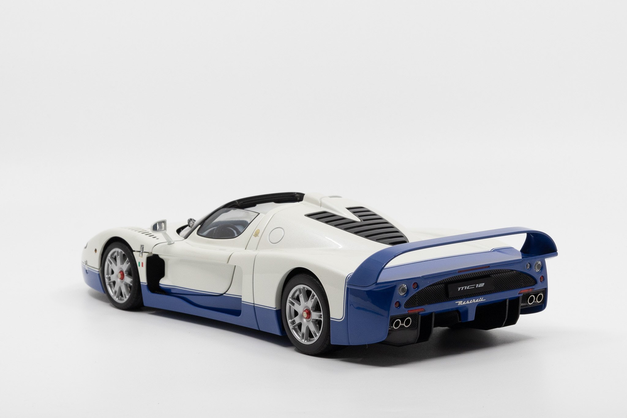 Maserati MC12 09